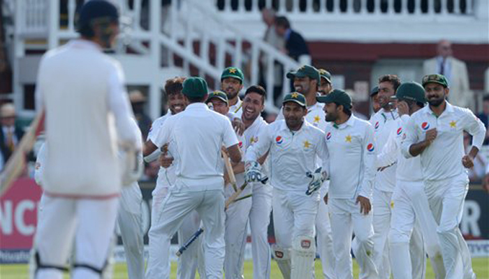 یاسر شاہ کی شاندار بولنگ سے پاکستان نے انگلینڈ کو 75 رنز سے شکست دے دی